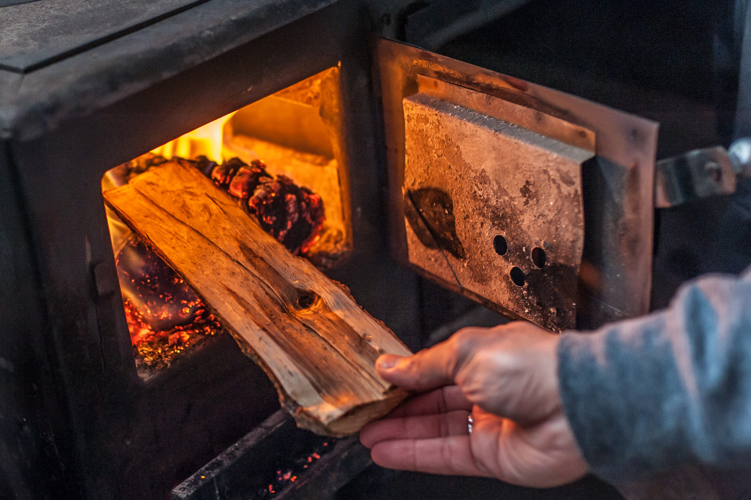暖かくて調理もできる！冬のキャンプが快適になるアウトドア用ストーブ 