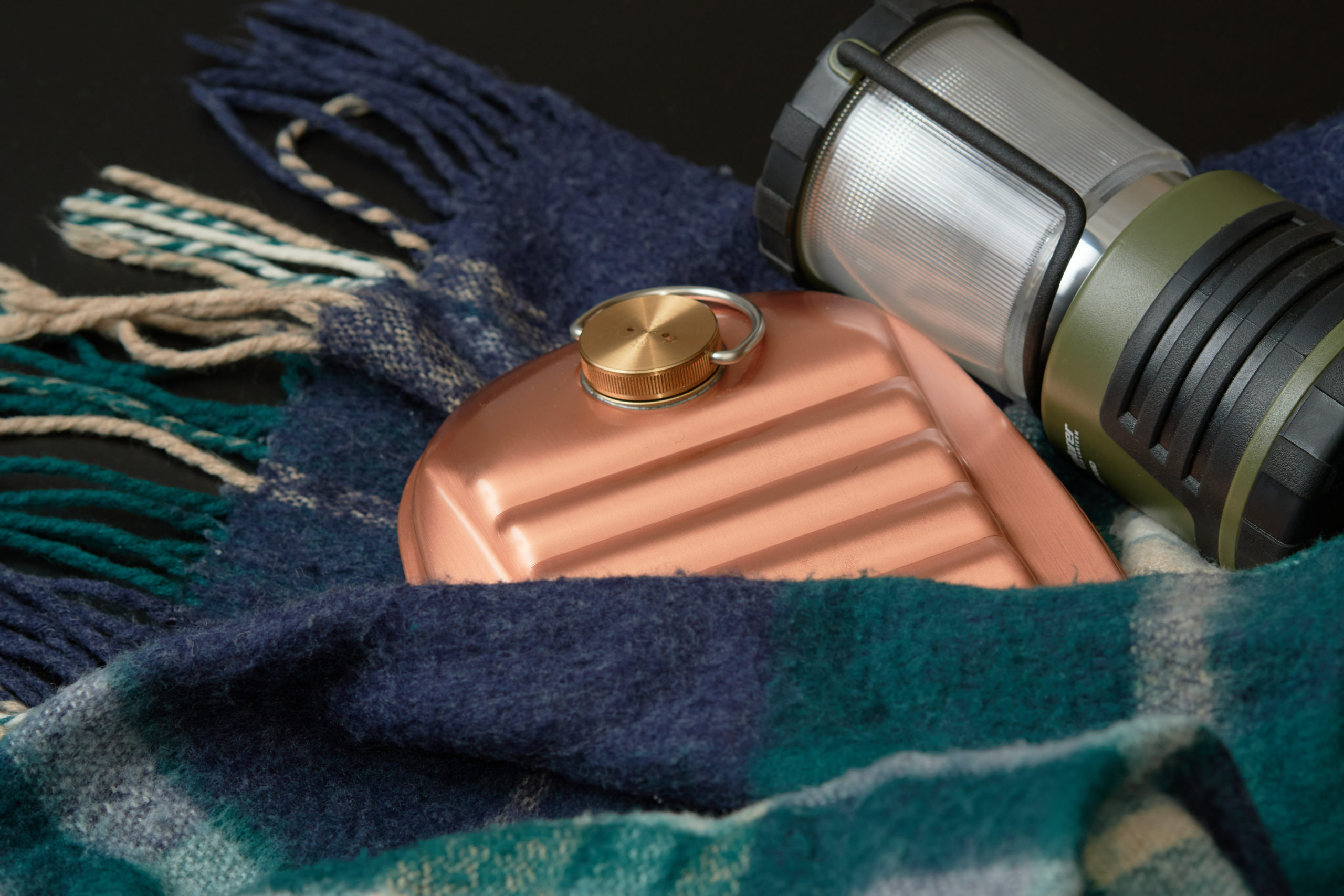 冬キャンプには昔ながらの湯たんぽがおすすめ 寝袋に入れれば朝までぬくぬく Camp Eats キャンプアンドイーツ 冬キャンプには昔ながらの湯たんぽがおすすめ 寝袋に入れれば朝までぬくぬく Camp Eats キャンプアンドイーツ